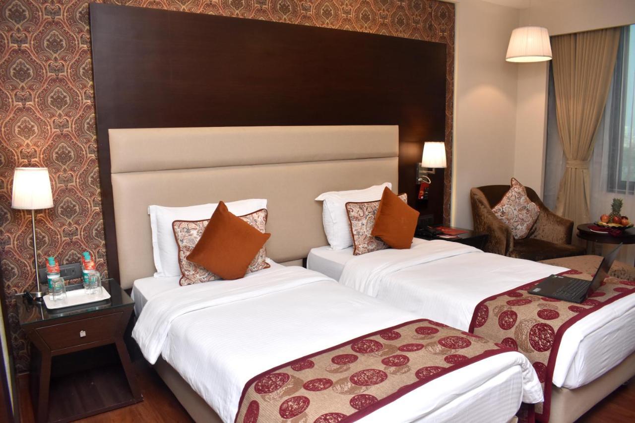 Lords Plaza Surat Hotel Екстериор снимка