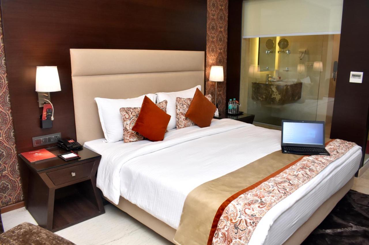 Lords Plaza Surat Hotel Екстериор снимка