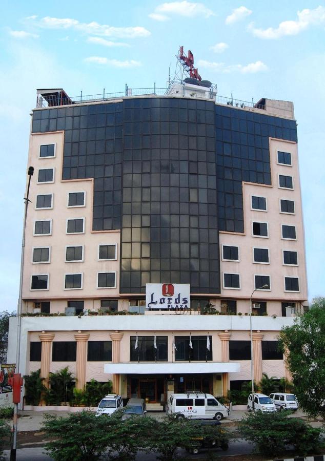 Lords Plaza Surat Hotel Екстериор снимка