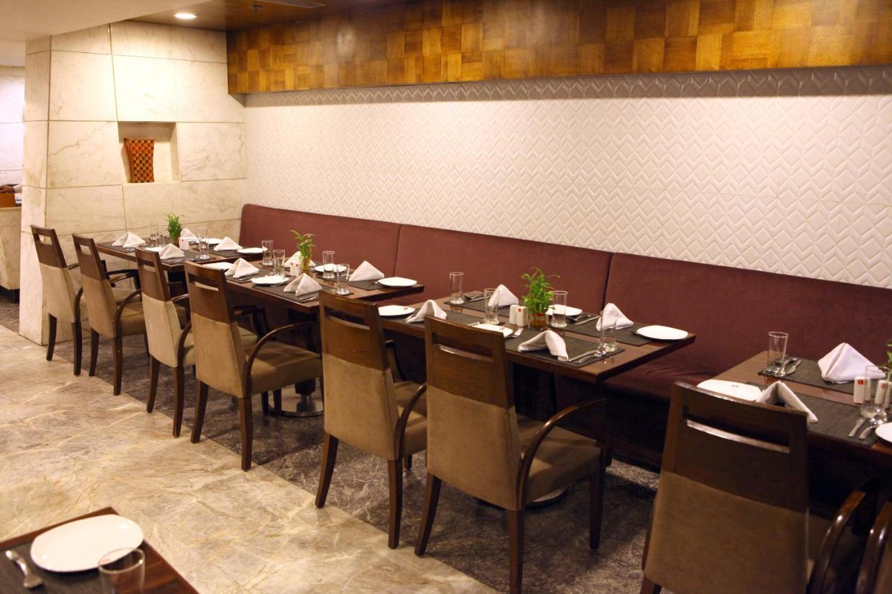 Lords Plaza Surat Hotel Екстериор снимка