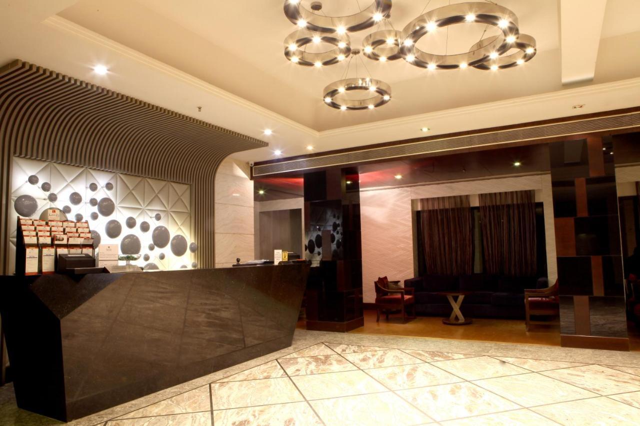 Lords Plaza Surat Hotel Екстериор снимка