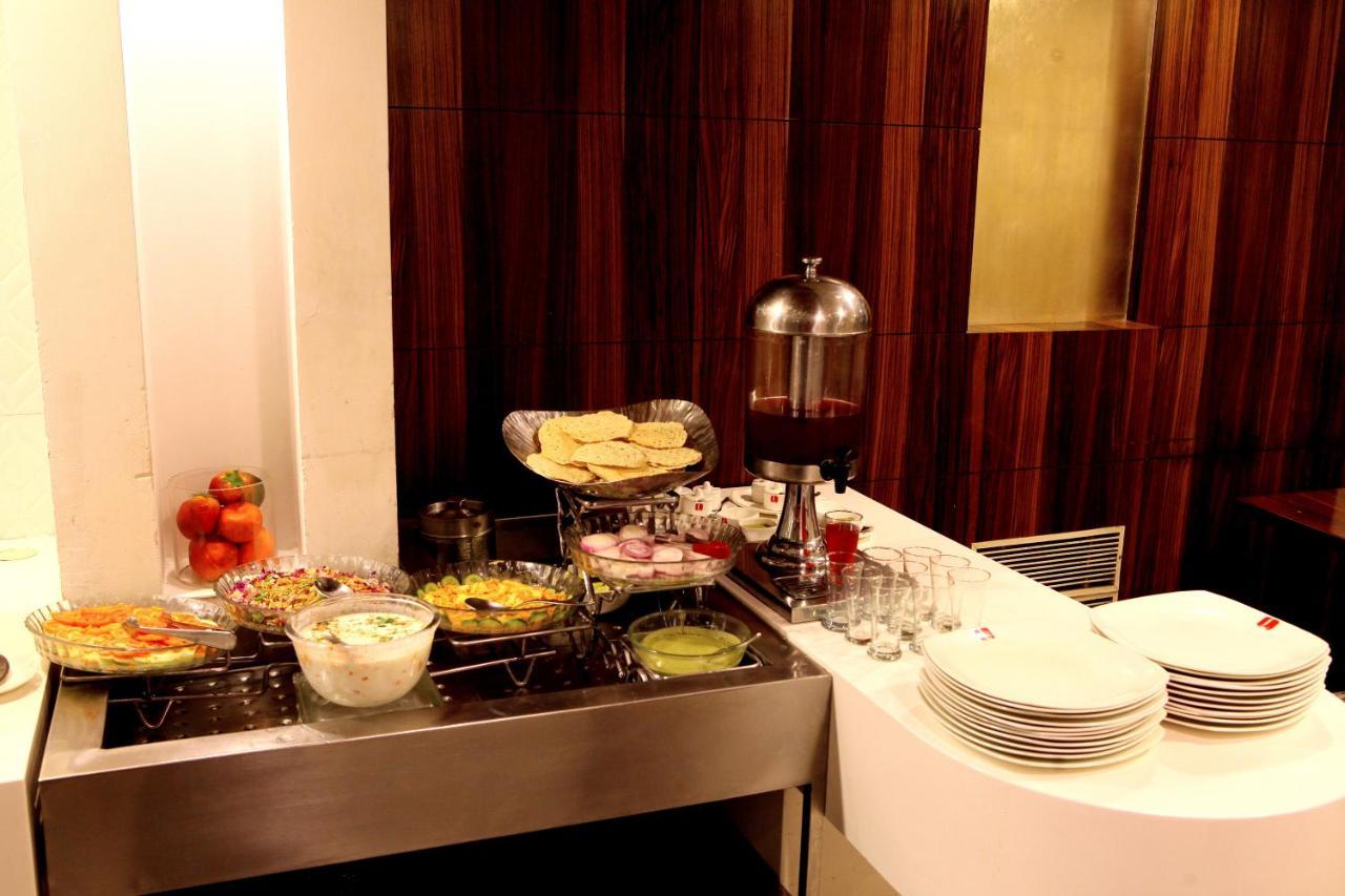 Lords Plaza Surat Hotel Екстериор снимка