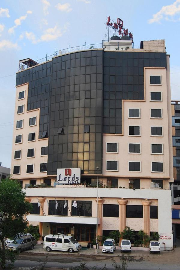 Lords Plaza Surat Hotel Екстериор снимка