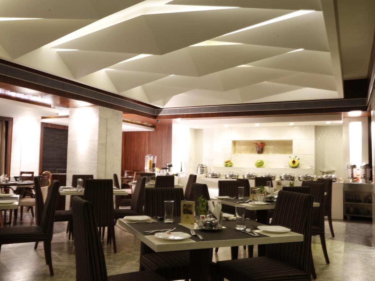 Lords Plaza Surat Hotel Екстериор снимка