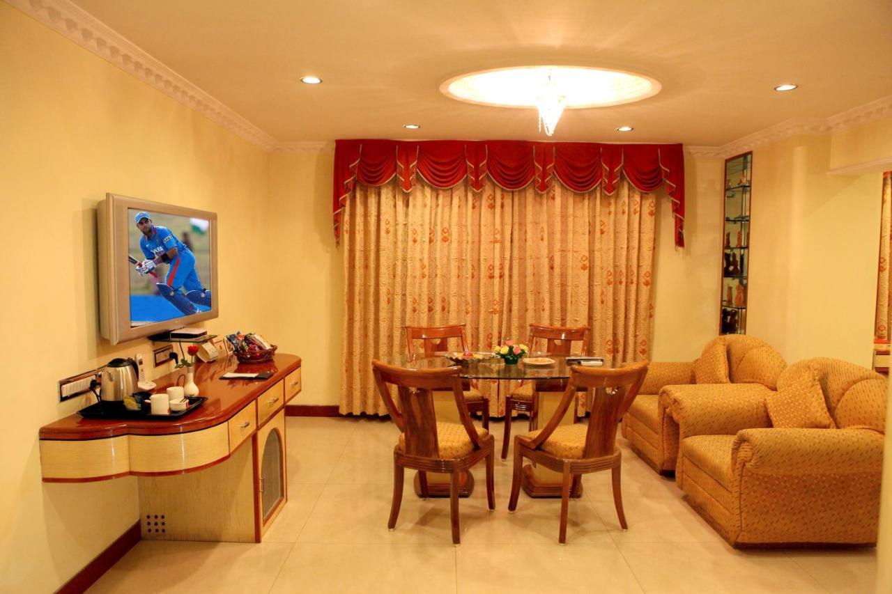 Lords Plaza Surat Hotel Екстериор снимка