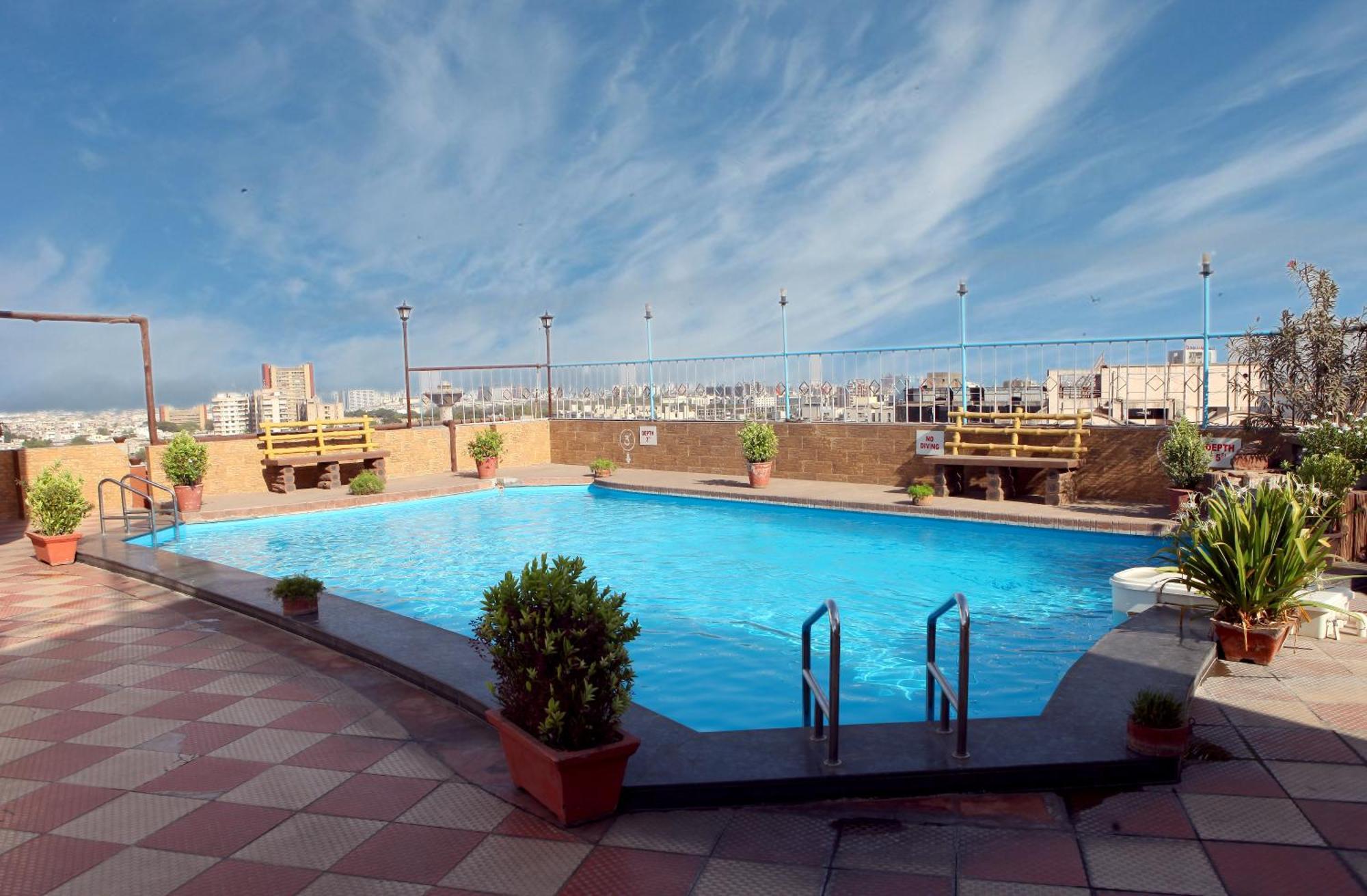 Lords Plaza Surat Hotel Екстериор снимка