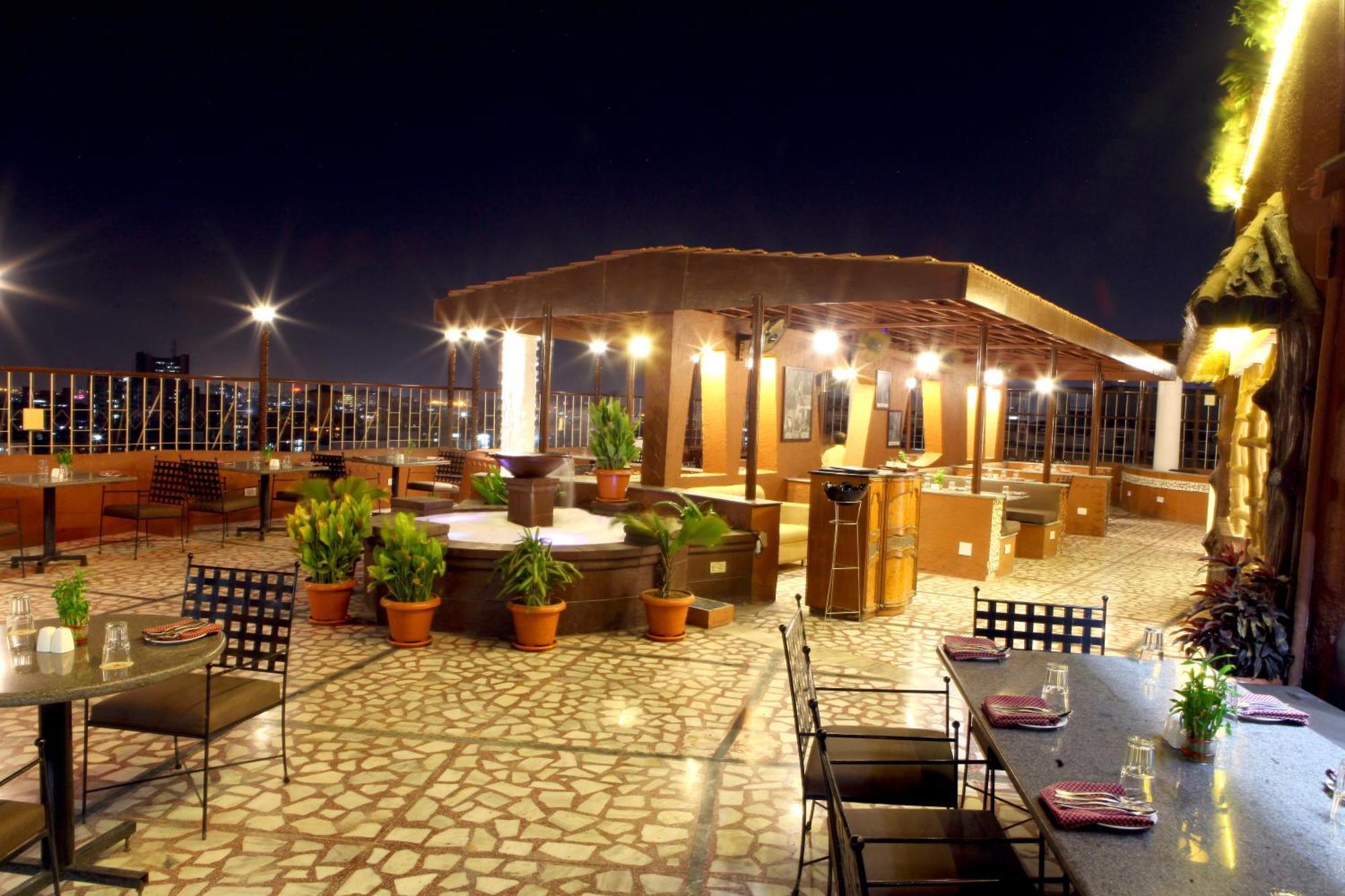 Lords Plaza Surat Hotel Екстериор снимка