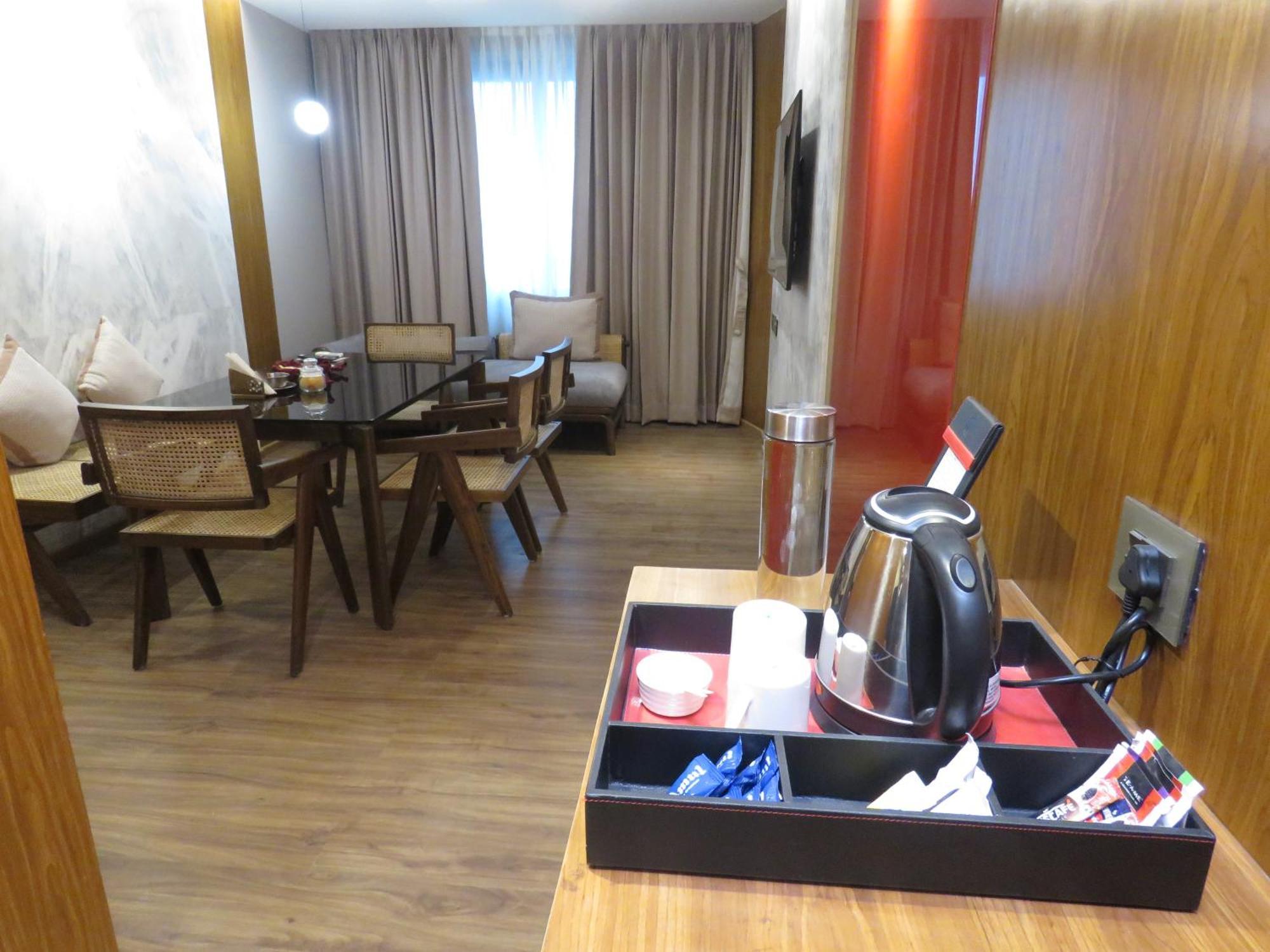 Lords Plaza Surat Hotel Екстериор снимка