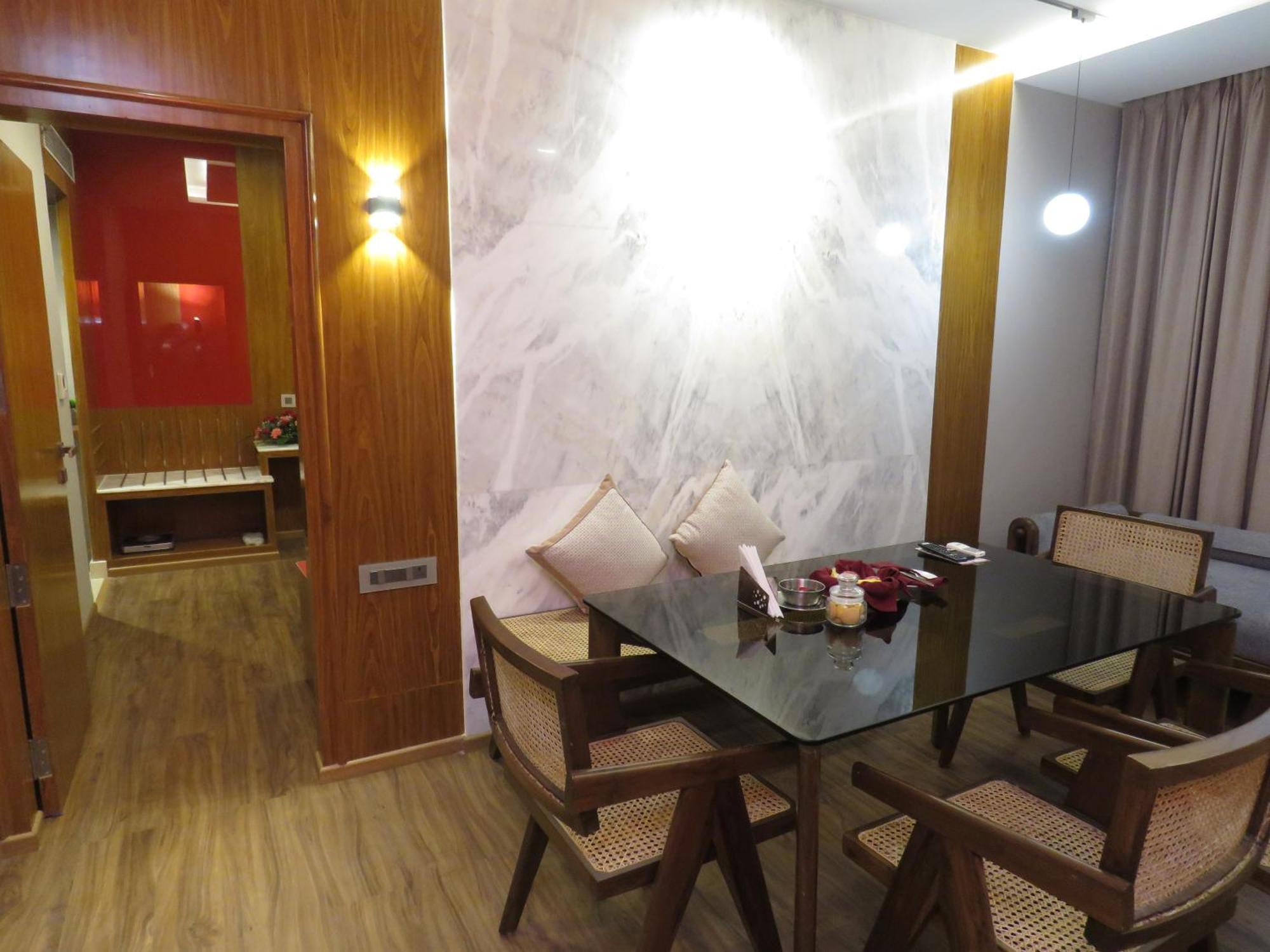 Lords Plaza Surat Hotel Екстериор снимка