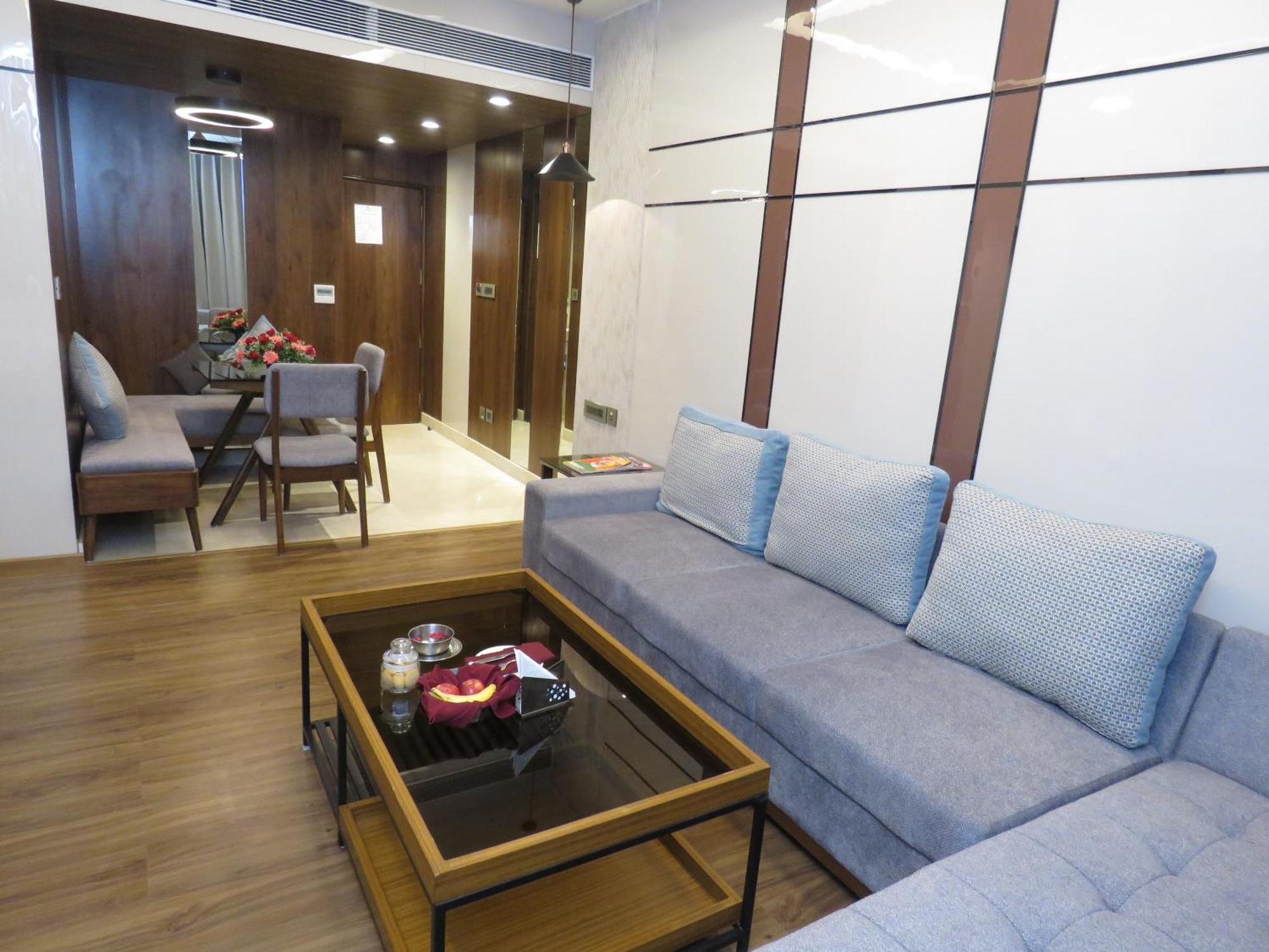 Lords Plaza Surat Hotel Екстериор снимка
