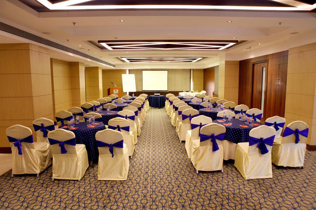 Lords Plaza Surat Hotel Екстериор снимка