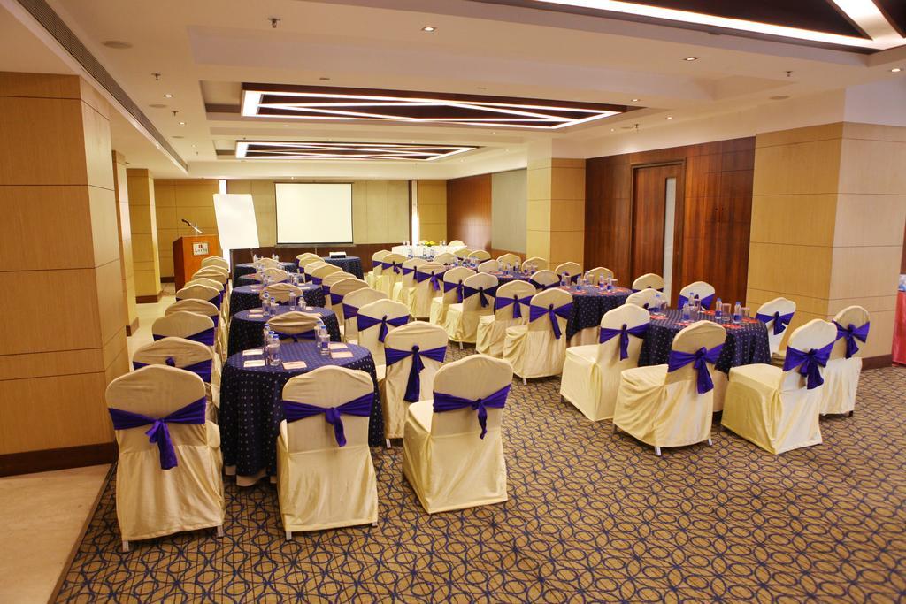 Lords Plaza Surat Hotel Екстериор снимка