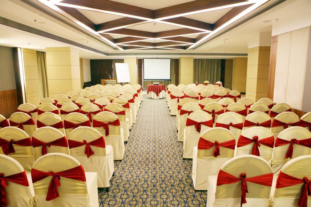 Lords Plaza Surat Hotel Екстериор снимка