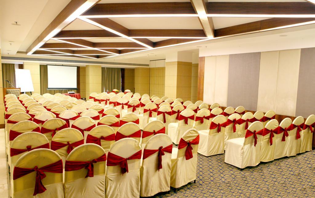 Lords Plaza Surat Hotel Екстериор снимка