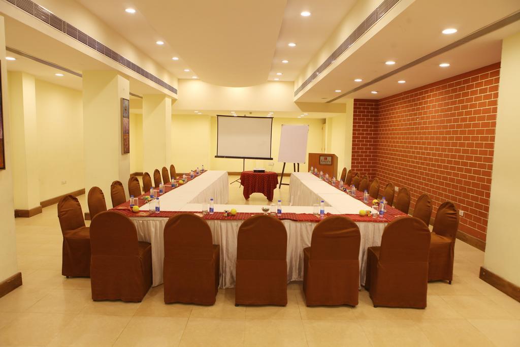 Lords Plaza Surat Hotel Екстериор снимка