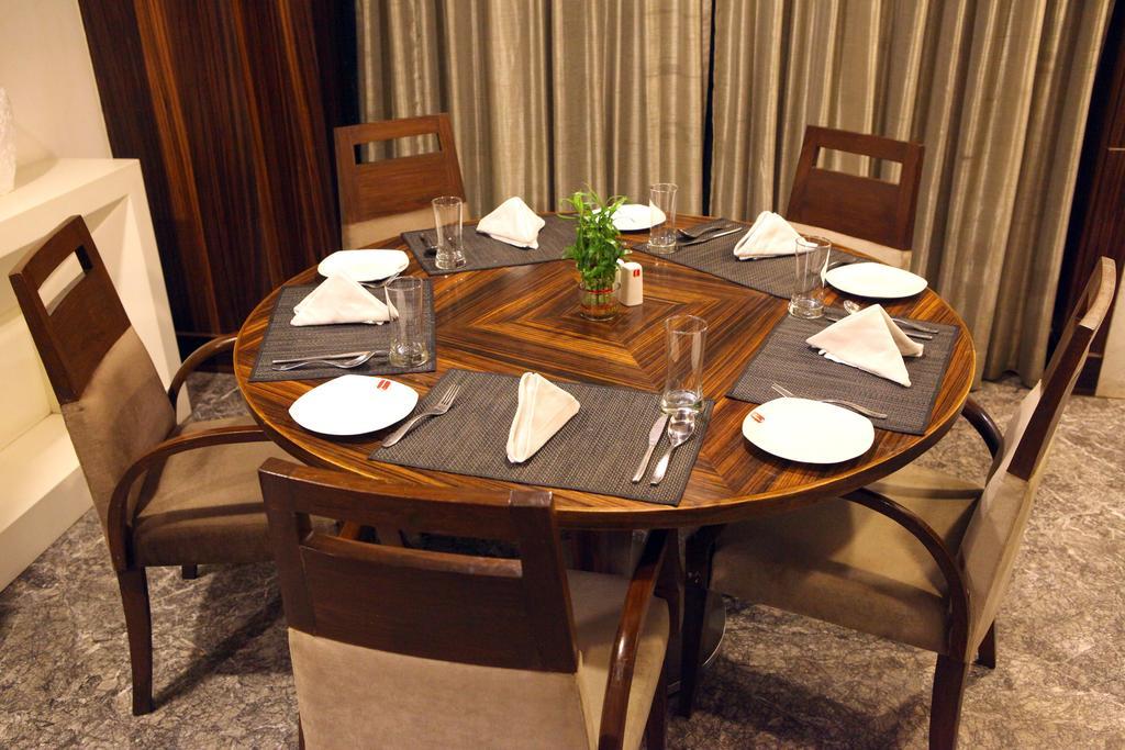 Lords Plaza Surat Hotel Екстериор снимка