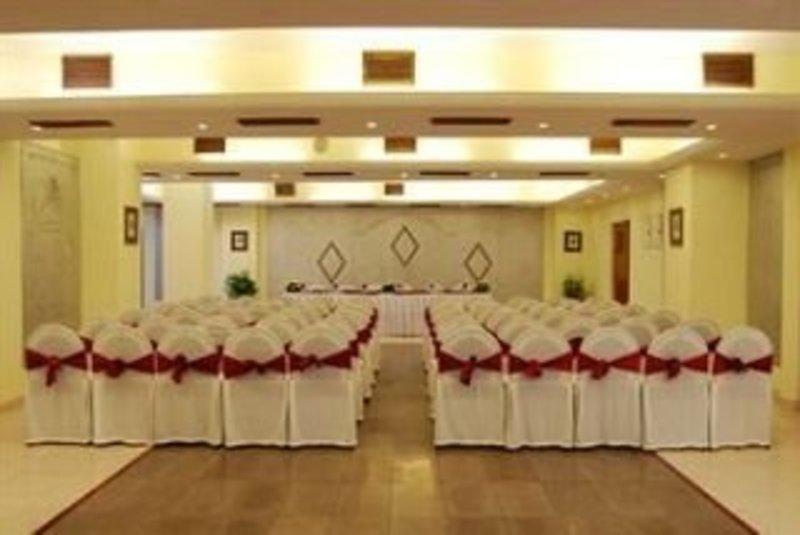 Lords Plaza Surat Hotel Екстериор снимка