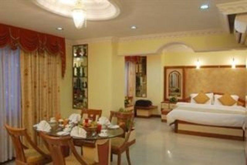 Lords Plaza Surat Hotel Екстериор снимка