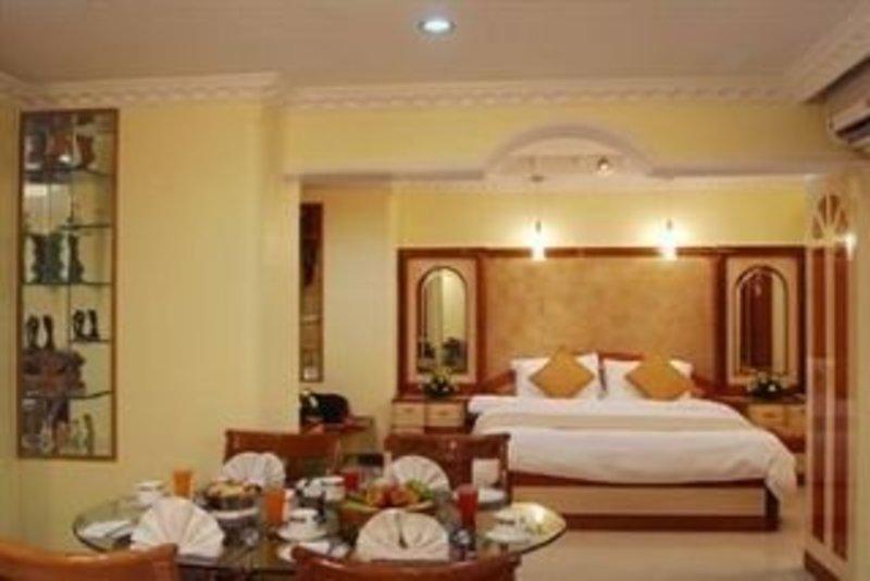 Lords Plaza Surat Hotel Екстериор снимка