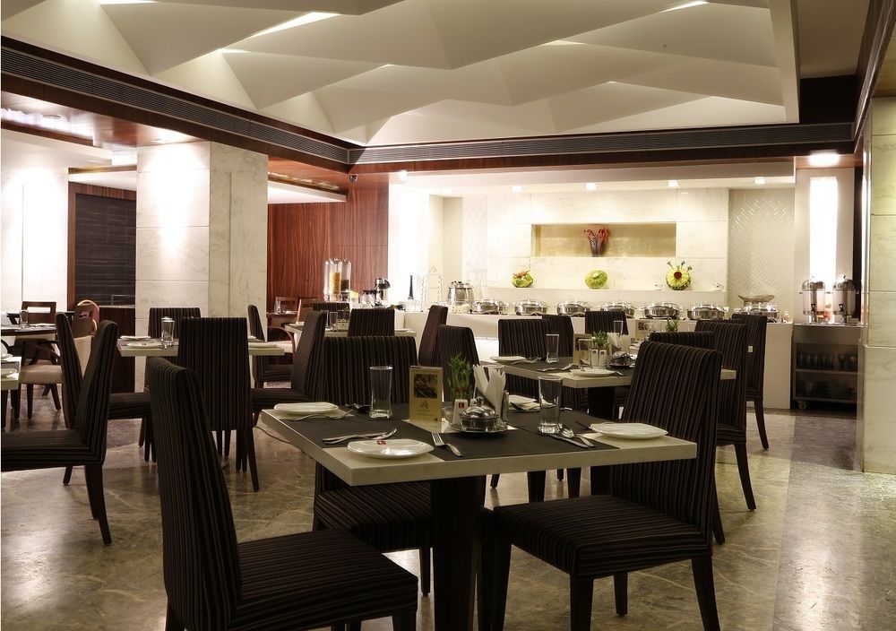 Lords Plaza Surat Hotel Екстериор снимка