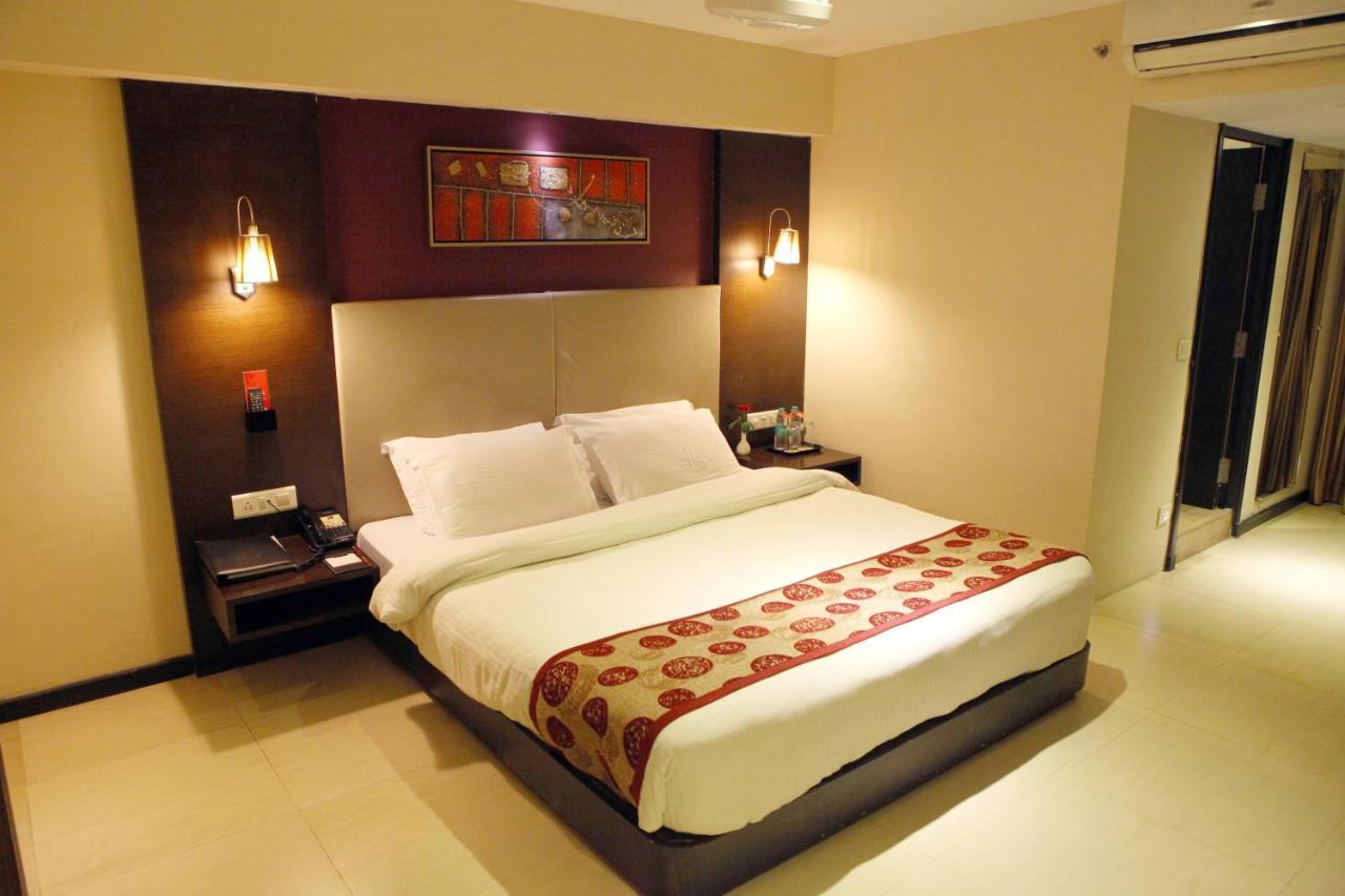 Lords Plaza Surat Hotel Екстериор снимка